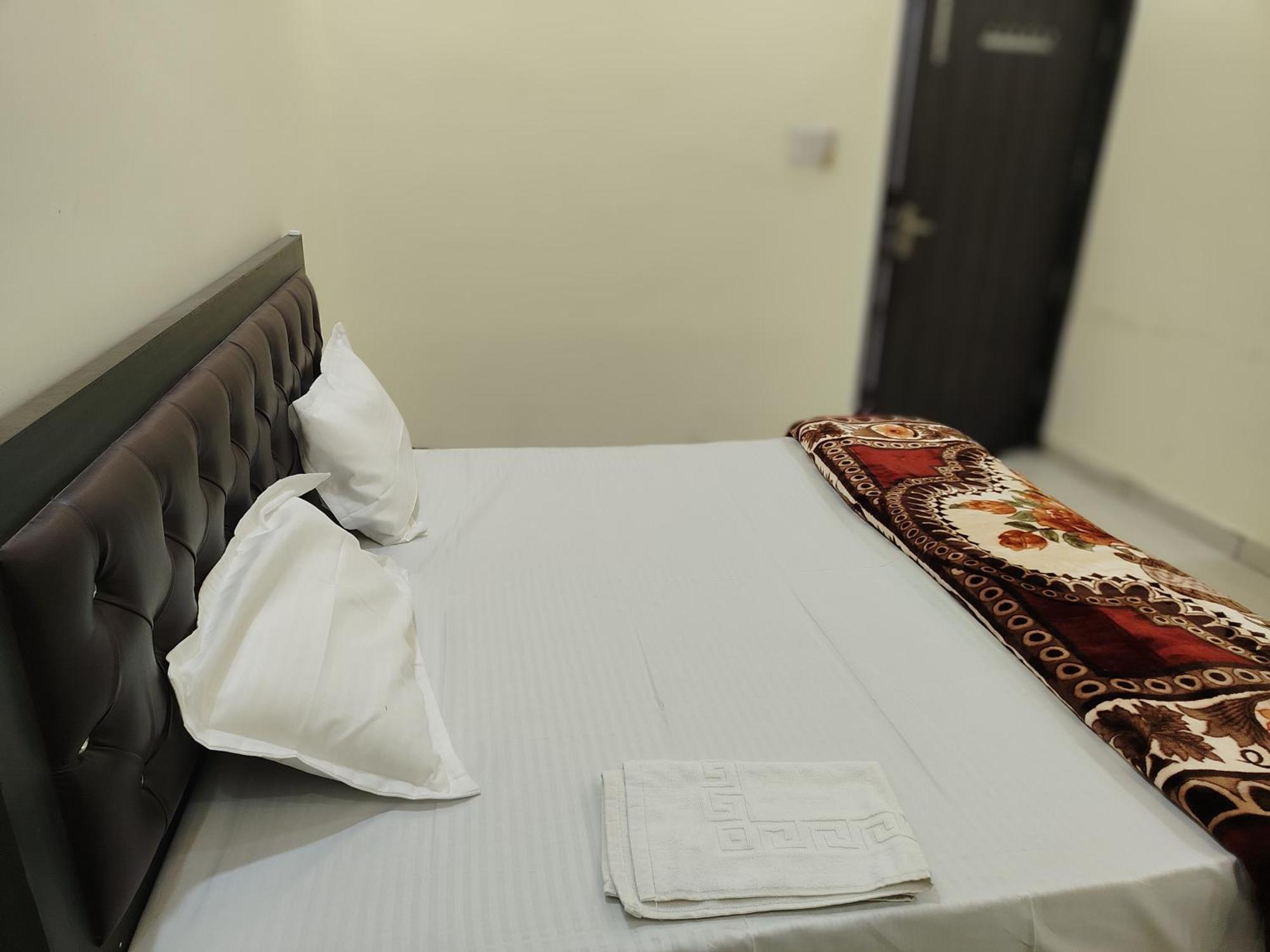 Hotel Dev International Khalilabad エクステリア 写真