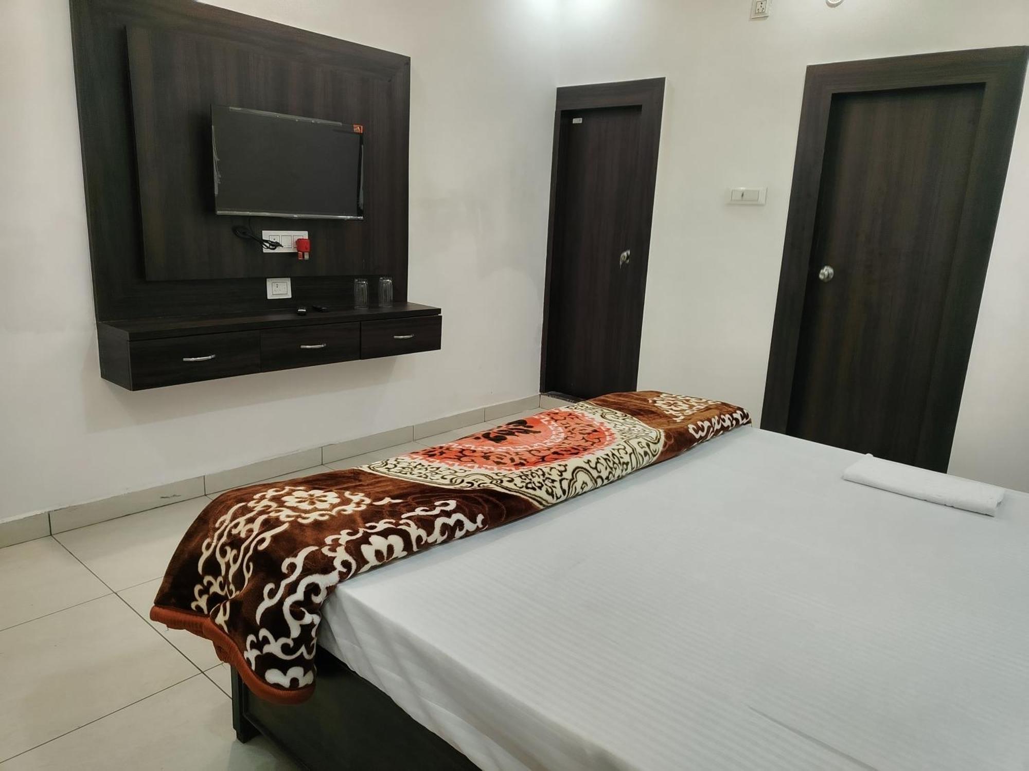 Hotel Dev International Khalilabad エクステリア 写真